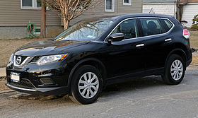 2014 Nissan Rogue S AWD front left.jpg